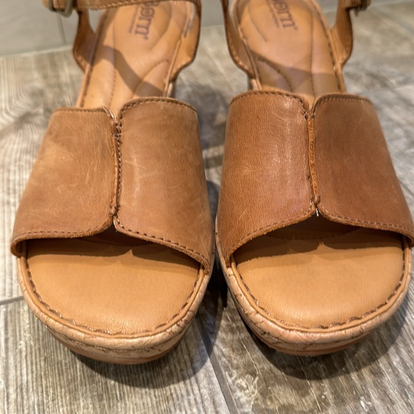 Born wedge heels, tan, Size 8.5 - Picture 2 of 7